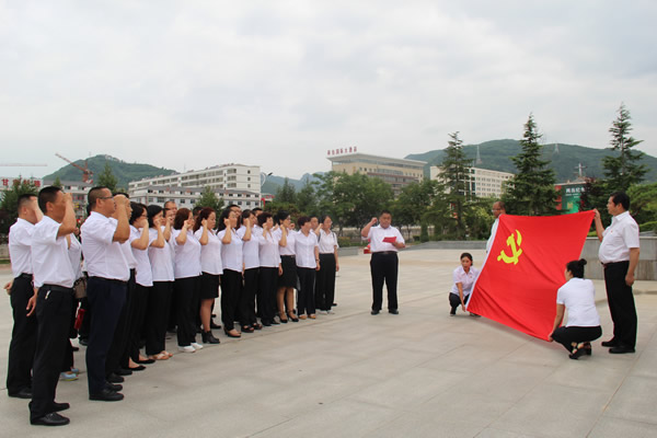 隴運(yùn)集團(tuán)公司黨委開展慶祝建黨97周年“緬懷先烈，砥礪奮進(jìn)”主題黨日活動(dòng)